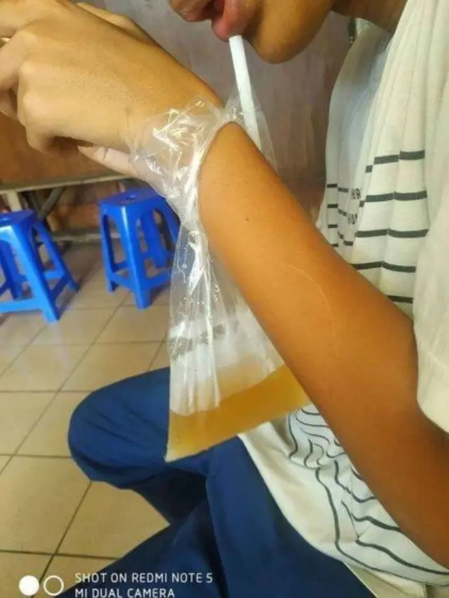 10 Potret Kocak Orang Minum Es Teh di Cuaca yang Panas Ini Bikin Tepuk Jidat