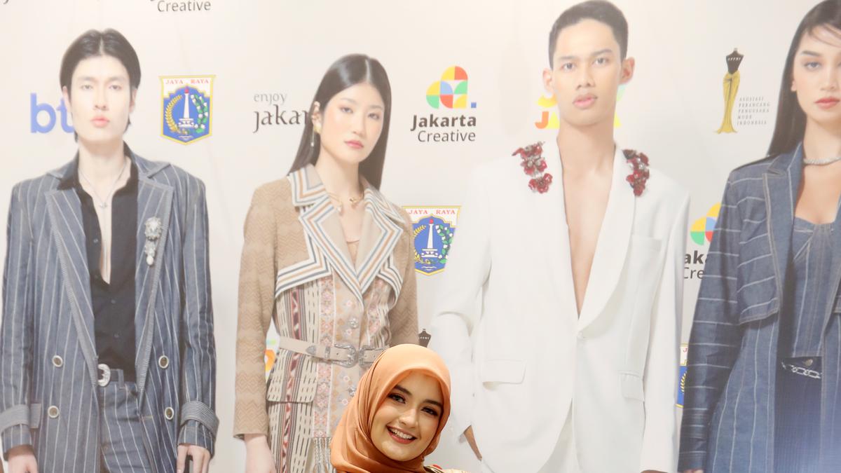 Fathimah Alatas Kolaborasi dengan Dekranasda Angkat Batik Depok di Indonesia Fashion Week 2025