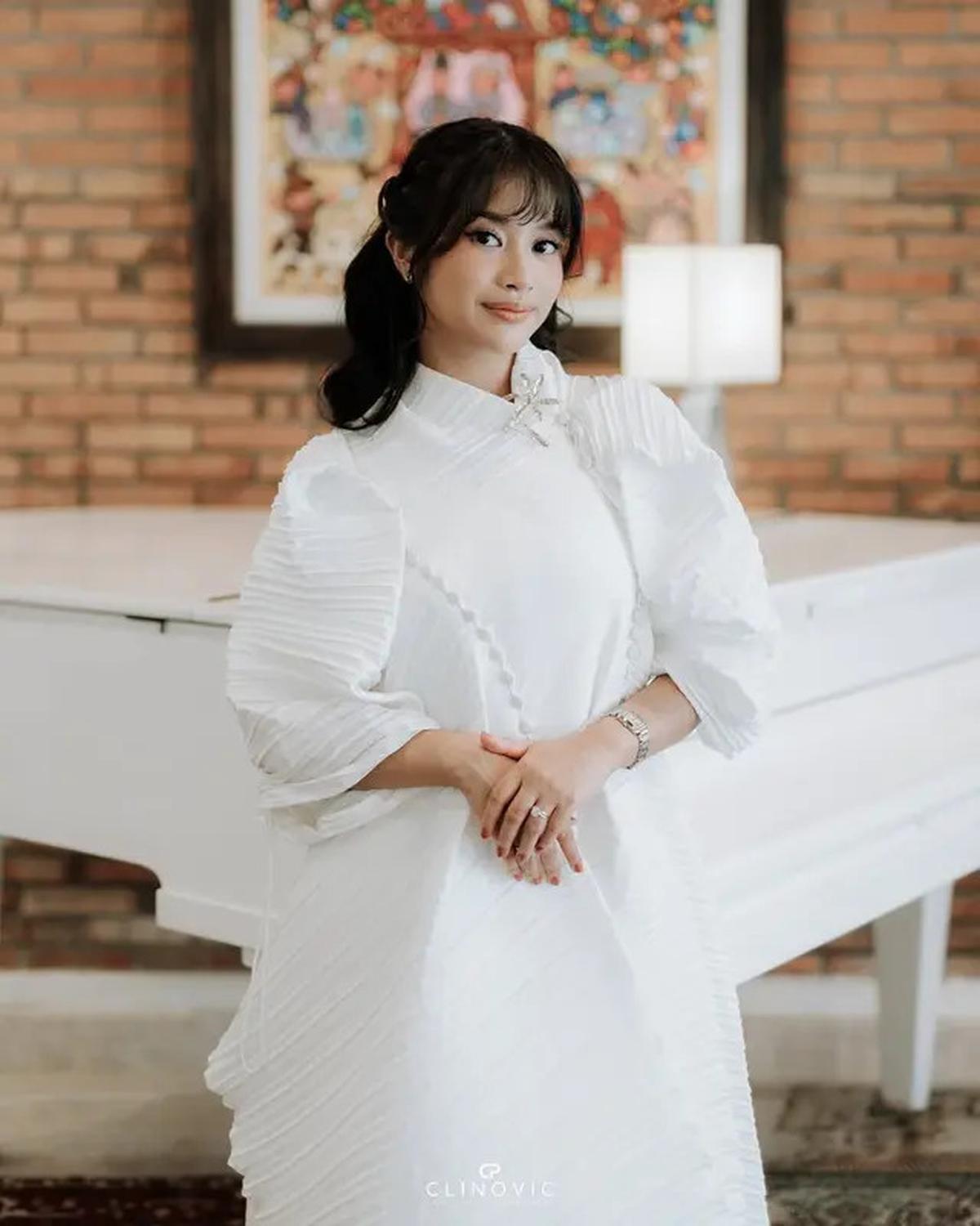 6 Potret Detail Outfit Adira Kania di Pengajian Jelang Nikah, Penuh Makna Spiritual