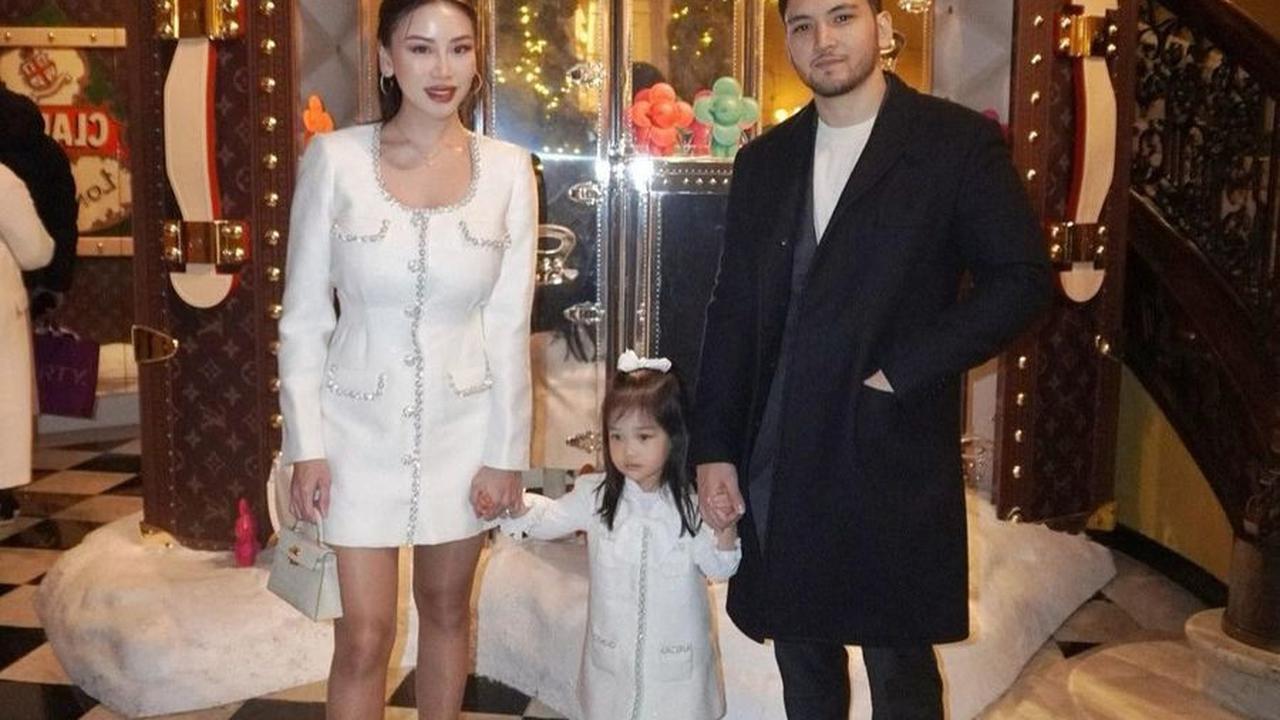 Pernikahan Aditya dan Kezia semakin bahagia saat putri sulung mereka yang diberi nama Kelly Trihatmanto lahir pada tahun 2020 lalu.