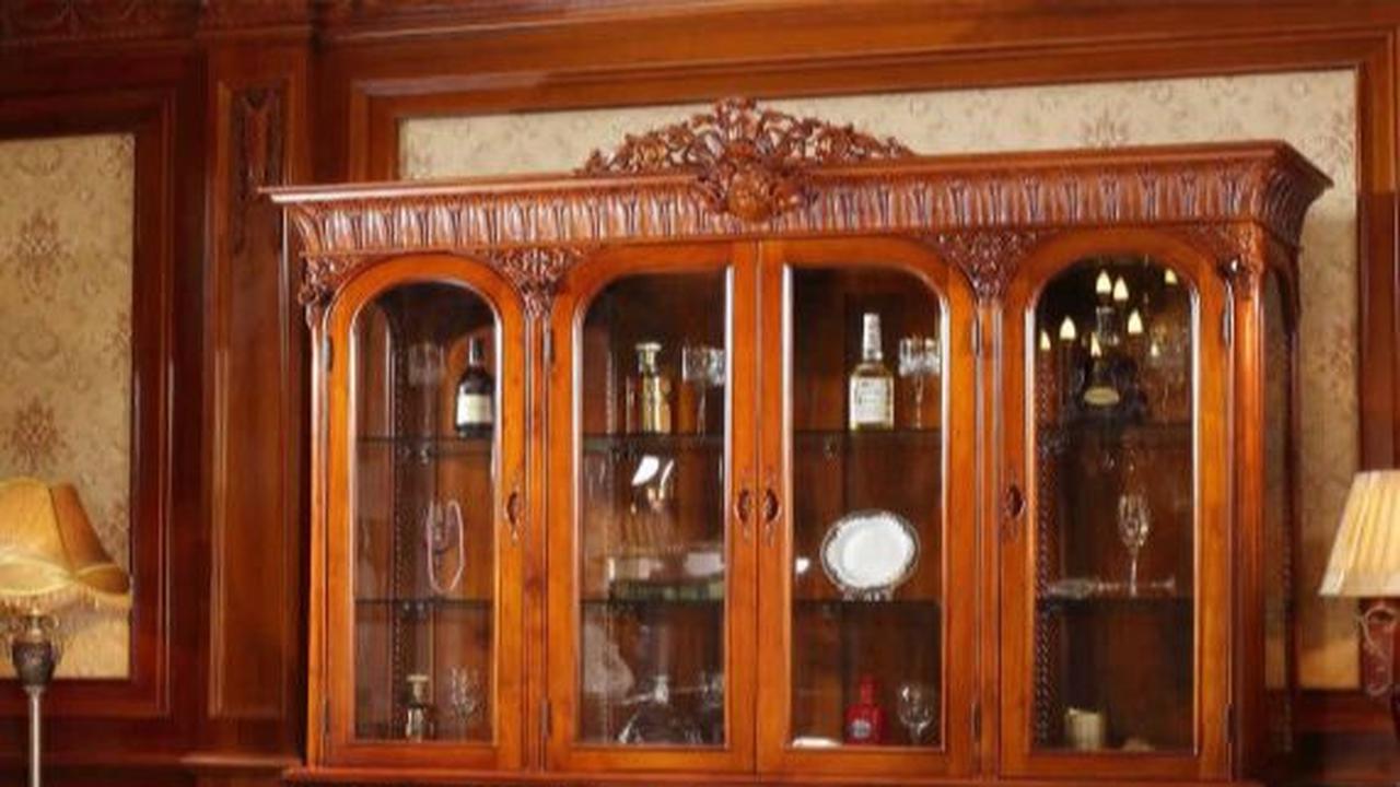 Beberapa furniture memang terbuat dari kayu. Secara alamiah, kayu adalah rumah bagi jamur. Apalagi bila kondisi kayu basah atau lembab.