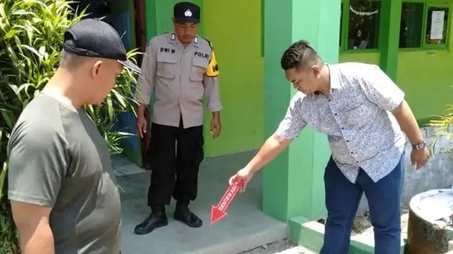 Polisi melakukan olah TKP siswa MA bacok guru di Demak. (Istimewa)