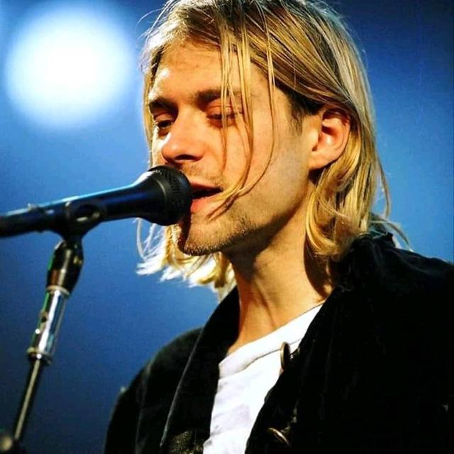 Model rambut era 90-an ala Kurt Cobain. (dok. Instagram @lord.cobain__/https://www.instagram.com/p/B7Fl7R6JYgl//Adhita Diansyavira)