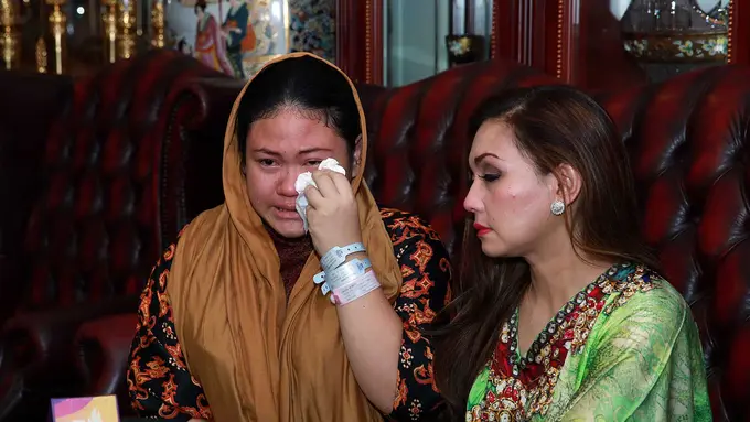 [Bintang] Nia Daniati dan Olivia Nathania