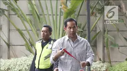 Terpidana Tubagus Chaeri Wardana atau Wawan tiba di Gedung KPK, Jakarta, Senin (22/10). Wawan menjalani pemeriksaan sebagai saksi dugaan suap pemberian fasilitas dan izin di Lapas Sukamiskin. (Liputan6.com/Herman Zakharia)