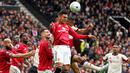 Laga berjalan lebih seru setelahnya. Kedua tim sama-sama punya peluang mencetak gol ketiga. MU yang mendapatkannya. Kobbie Mainoo memastikan kemenangan MU dengan skor 3-2 lewat sepakan kerasnya pada menit ke-77. (AP Photo/Dave Thompson)