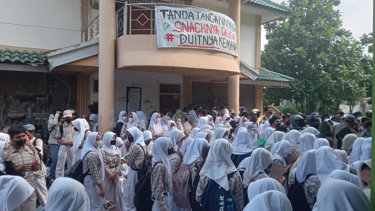 Siswa SMAN 9 Tambun Selatan Bekasi Saat Demonstrasi Selasa (3/6) kemarin