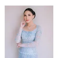 Intip perbedaan gaya Jessica Mila dan Chen Giovani saat pertunangan adat Batak [@venemapictures]