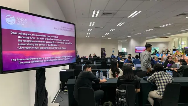Media centre bagi para jurnalis peliput pertemuan Menlu ASEAN dalam ASEAN Ministerial Meeting/ Post Ministerial Meeting (AMM/PMC) yang berlokasi di Wisma BNI. (Liputan6/Benedikta Miranti)