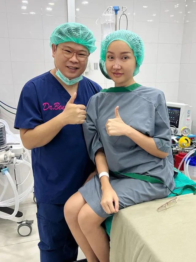 Artis Wajah Bengkak Pasca Oplas