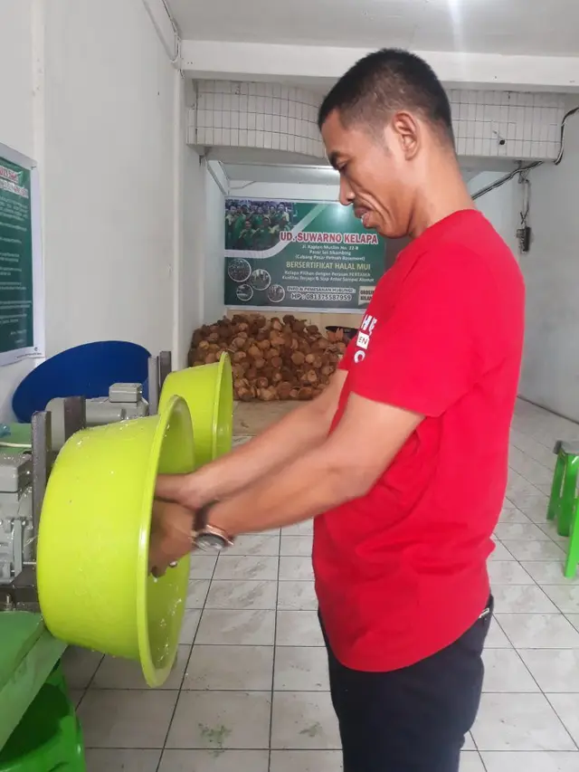 29 Tahun Berdagang Kelapa, Suwarno kini Dipercaya Bobby Nasution jadi Dirut PD Pasar