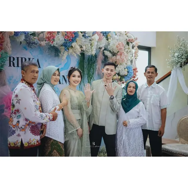 3 Tahun Pacaran, Ini 6 Potret Lamaran Pebulutangkis Rian Ardianto dan Ribka Sugiarto