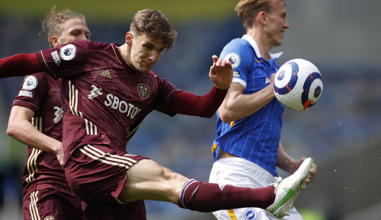 Diego Llorente. Bek tengah asal Spanyol berusia 28 tahun ini didatangkan Leeds United dari Real Sociedad awal musim 2020/2021 lalu dengan biaya transfer 20 juta euro. Karena sering cedera, ia baru tampil 17 kali dengan mencetak 1 gol hingga awal musim 2021/2022 ini. (Foto: AFP/Pool/John Sibley)