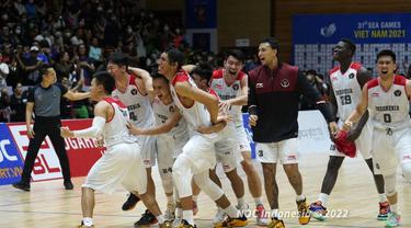 Foto: Pecah! Momen Kebahagiaan Timnas Basket Putra Indonesia Saat Cetak Sejarah Sabet Emas di Ajang SEA Games 2021