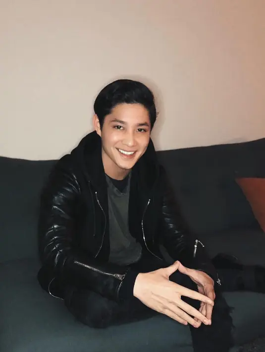 Teuku Rasya atau yang akrab disapa Rassya merupakan anak dari Tamara Bleszynski dan Teuku Rafly. Cowok kelahiran 4 Februari 1999 ini mewarisi ketampanan wajah sang ayah. (Foto: instagram.com/teukurassya)