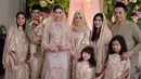 Sejak menikah dengan Raffi Ahmad, Nagita Slavina pun juga dekat dengan keluarga suaminya. Terutama kedua adik Raffi, yakni Nisya Ahmad dan Syahnaz Sadiqah. (Instagram/nissyaa)