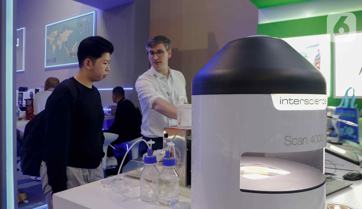 Melalui penyelenggaraan pameran Lab Indonesia 2024 bisa mengedukasi masyarakat terkait perubahan iklim dan membantu pemerintah mewujudkan target pengurangan emisi karbon. (Liputan6.com/Herman Zakharia)