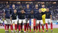 Pemain Timnas&nbsp;Prancis melakukan sesi foto sebelum pertandingan Grup D Piala Dunia 2022 melawan Timnas&nbsp;Denmark di Stadium 974, Qatar, Sabtu (26/11/2022). (AP Photo/Martin Meissner)