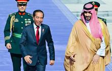Momen Hangat Jokowi saat Bertemu Pangeran MBS di Istana Al-Yamamah