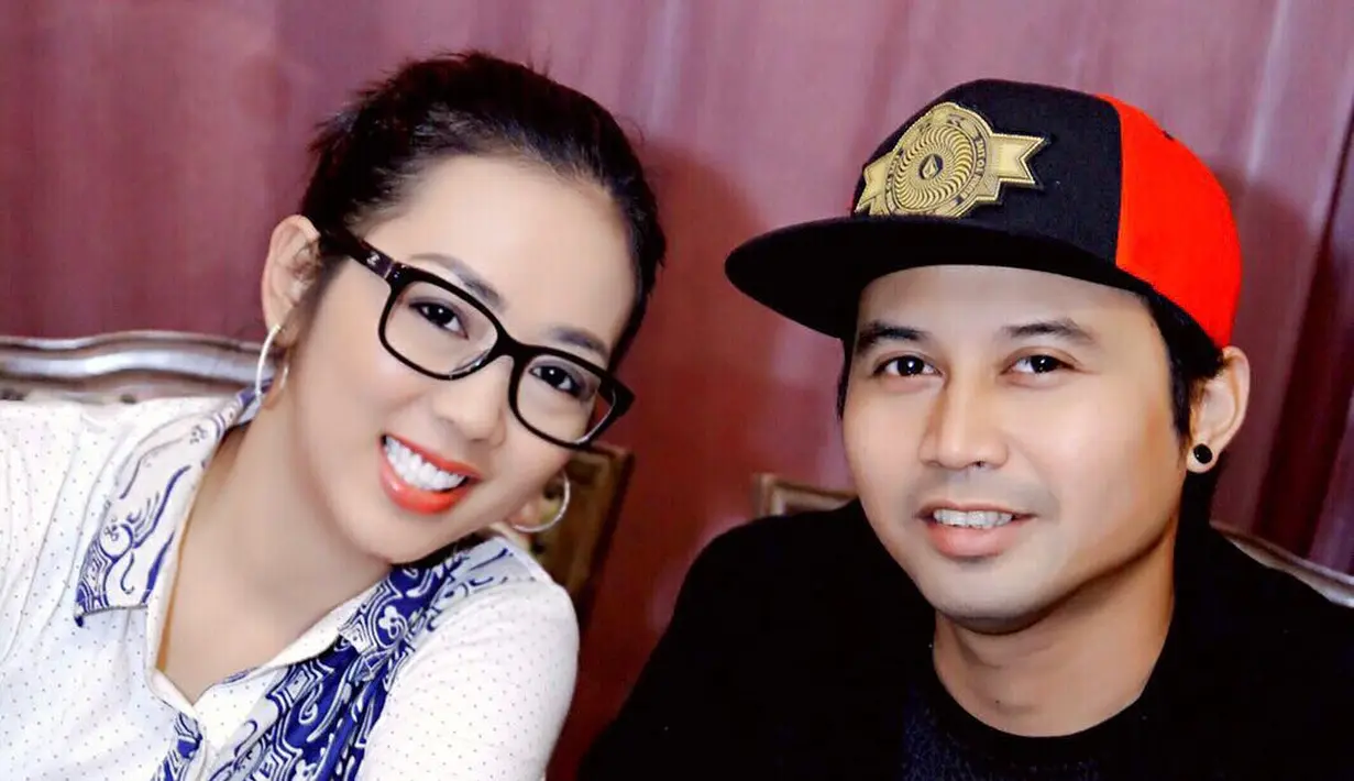 Dua dekade lebih menikah, Soimah dan Koko masih tetap menjaga kekompakan dan keharmonisan rumah tangganya.  [Instagram/koko_ko_koko]