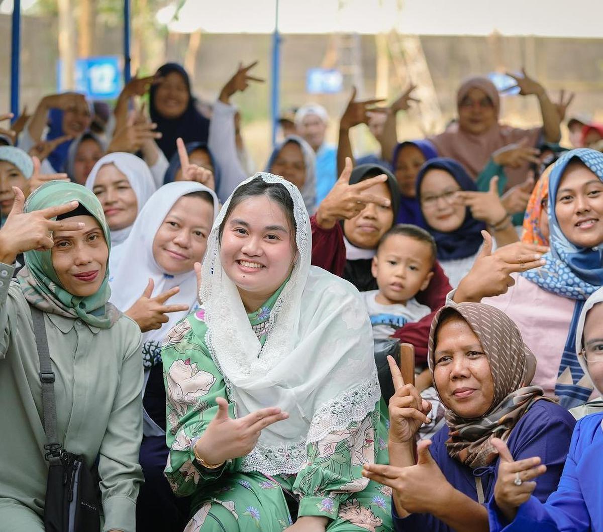 "Bahagia rasanya bisa berinteraksi bersama ibu-ibu, perempuan-perempuan muda serta para bapak, yang saling berbagi cerita dan menyampaikan haraPAN untuk peningkatan kualitas hidup ke depan," ungkapnya. <br>