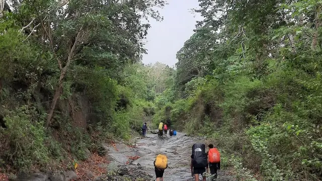 Pendaki di rute Gunung Sangeang Api atau Gunung Sangiang di NTB @ifanmauu