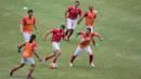 Gelandang Calcio Legend, Simone Perotta, menggiring bola saat mencoba lapangan di SUGBK, Jakarta, Jumat (20/5/2016). Calcio Legend berlatih untuk persiapan jelang laga melawan Primavera Baretti. (Bola.com/Vitalis Yogi Trisna)