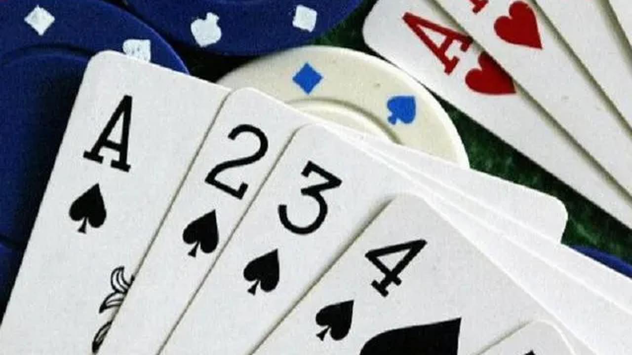 ila slot di kasino harus menarik tuas, kini pemain cukup menekan tombol untuk memutar kombinasi tersebut.