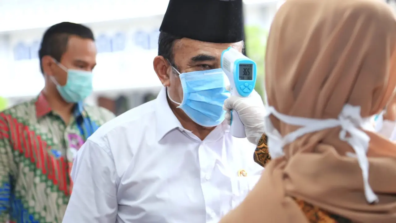 Menag Fachrul Razi Mengunjungi RS UIN Ciputat