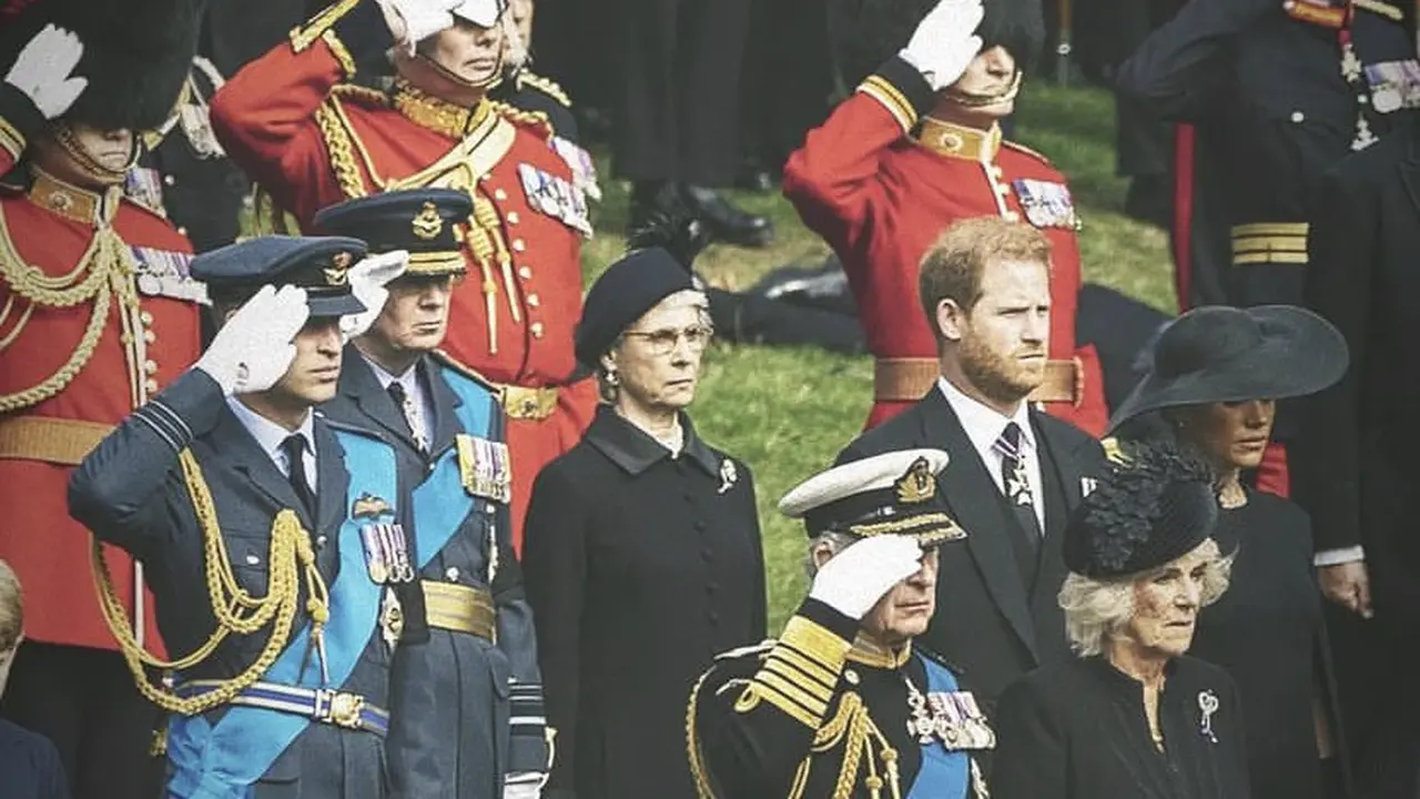 Makna Kalung Mutiara Hingga Topi Hitam yang Dikenakan Keluarga Inggris Saat Pemakaman Ratu Elizabeth II