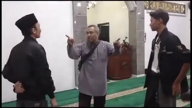 Viral Pria Berjenggot Ngamuk Larang Main Rebana di Dalam Masjid