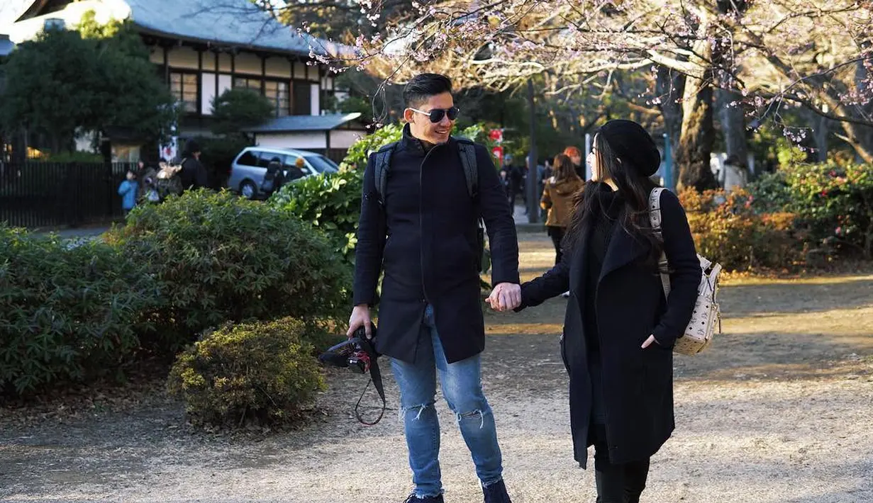 "Awal Mei lahirannya," ucap Samuel Zylgwyn di kawasan Jatinegara, Jakarta Timur, Sabtu (13/4/2018). (Instagram/samuel_zylgwyn)