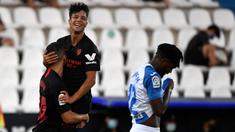 Gelandang Sevilla, Olivier Torres, merayakan gol yang dicetaknya ke gawang Leganes pada laga lanjutan La Liga pekan ke-33 di Estadio Municipal de Butarque, Rabu (1/7/2020) dini hari WIB. Sevilla menang 3-0 atas Leganes. (AFP/Pierre-Philippe Marcou)