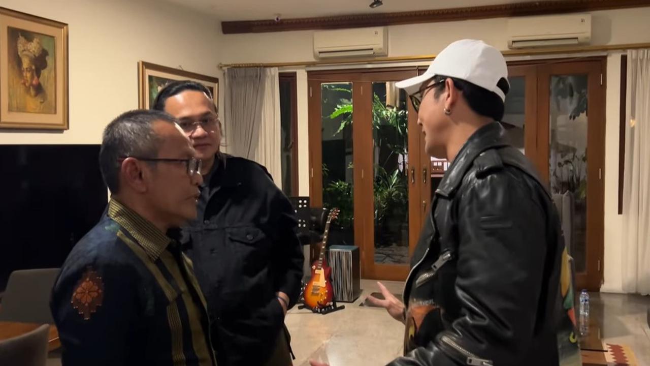 Ditantang Farhat Abbas, Denny Sumargo Langsung Datangi Rumah Sang Pengacara - Mau Bertemu tapi Dengan Satu Syarat