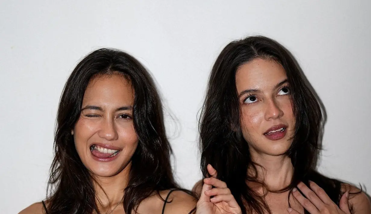 Bahkan tak sedikit netizen yang berkomentar bahwa keduanya tampak seperti saudara kembar. Bagaimana menurutmu, Sahabat FIMELA? [Foto: Instagram/pevpearce]