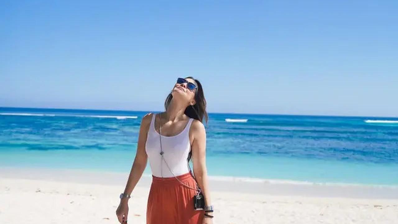 Intip Gaya Busana Independent Woman ala Luna Maya