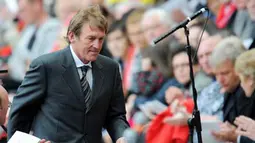 Mantan manajer Liverpool, Kenny Dalglish ketika menghadiri acara mengenang 20 tahun Tragedi Hillsborough di Anfield, Liverpool, 15 April 2009.AFP PHOTO/PAUL ELLIS