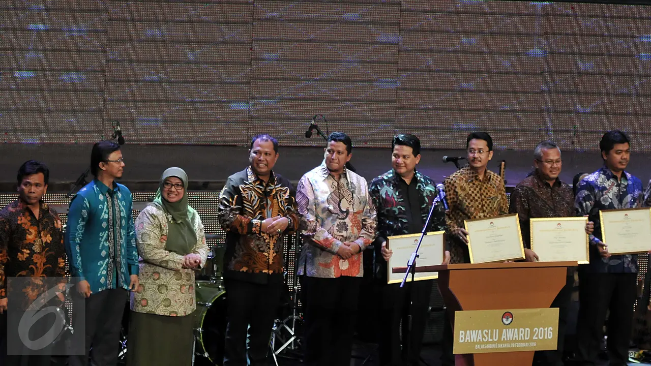 20160229- Bawaslu Award-Jakarta-Johan Tallo