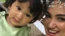 Salma Jihanne Putri Dewanto, anak Chicco Jerikho dan Atiqah Hasiholan yang belum genap berusia satu tahun ini memang tak bosa untuk dilihat. Masih kecil saja, ketenaran Salma sudah menyangin ayah dan ibunya. (Instagram/salmajihane.putridewanto.fb)