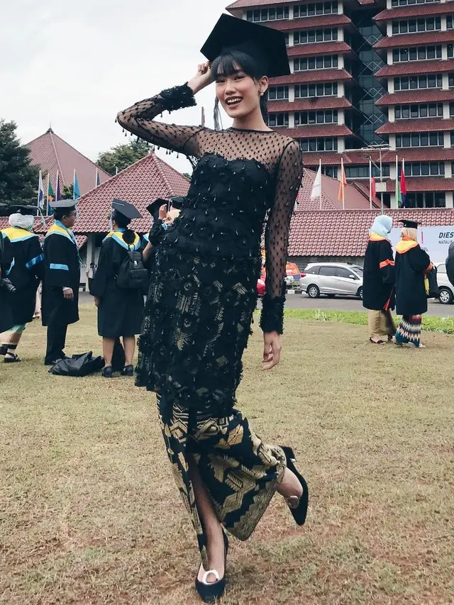 Alika Islamadina kebaya