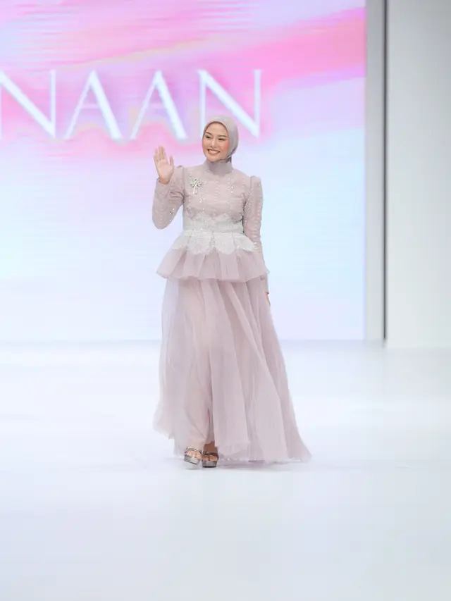 Warna-warni Karya 7 Desainer Lokal di Panggung JFW 2023 Persembahan Wardah