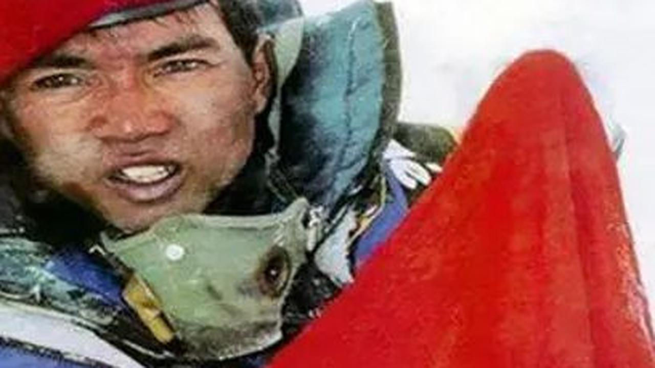 Asmujiono, warga Kecamatan Tumpang, Kabupaten Malang, Jawa Timur, jadi salah satu warga Indonesia yang berhasil mengibarkan bendera merah putih di puncak Gunung Everest. Ia menceritakan perjuangannya menaklukkan gunung setinggi 8.848 mdpl itu.