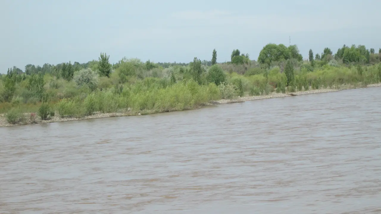 Menyusuri Sungai Yili Xinjiang, Alirannya dari Negeri Tetangga