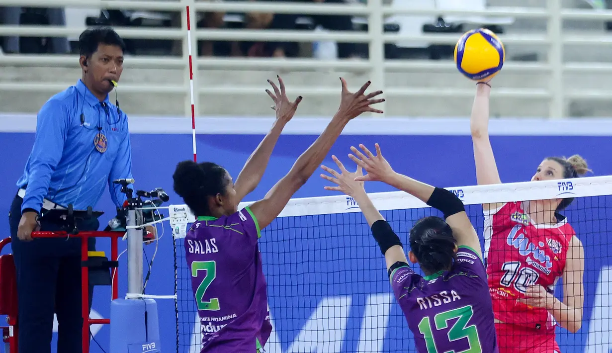 Kemenangan ini memperkokoh posisi JPE dalam persaingan papan atas klasemen, setelah pada laga seri pembuka di Pontianak pekan lalu, sukses meraih kemenangan atas Jakarta Electric PLN dengan skor 3-2. (Dok. PBVSI)