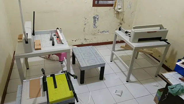 Lokasi penggerebekan tempat produksi uang palsu di Perum Griya Melati 1, Blok C3A, Kelurahan Bubulak, Kecamatan Bogor Barat, Kota Bogor.