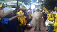 Seratusan mahasiswa UI, Mahasiswa UNJ dan nelayan Muara Angke membubarkan aksi. (Liputan6.com/Muslim AR)