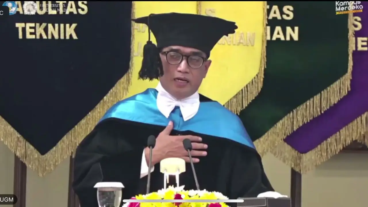 Menteri Perhubungan (Menhub) Budi Karya Sumadi mendapatkan Gelar Doktor Kehormatan (Doctor Honoris Causa) dari Universitas Gadjah Mada (UGM) pada Senin 23 Mei 2022.