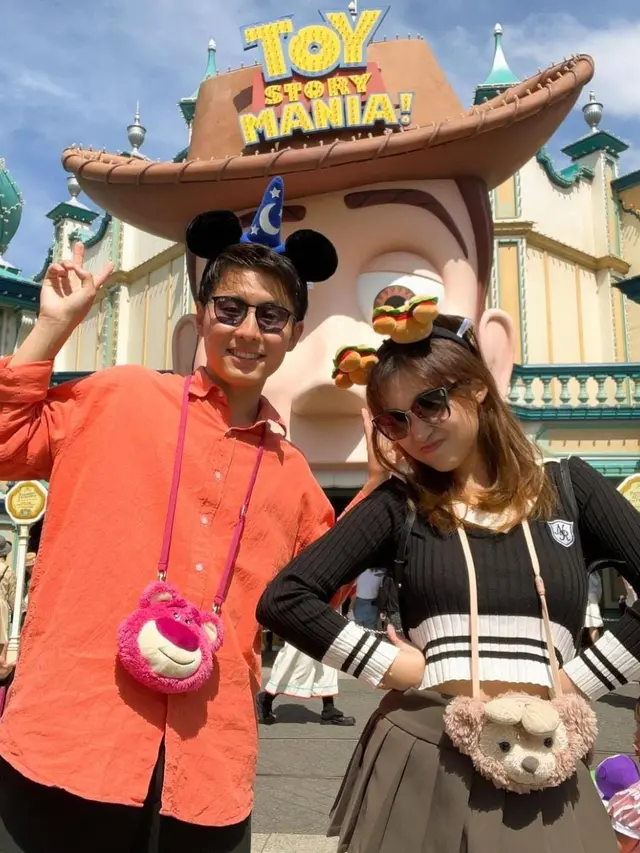 7 Potret Kedekatan Livy Renata dan Tomo ‘Waseda Boys’ Kencan di Disneyland Jepang