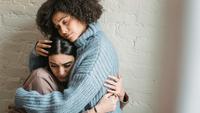 How to Comfort Someone: 8 Simple Methods to Help Them