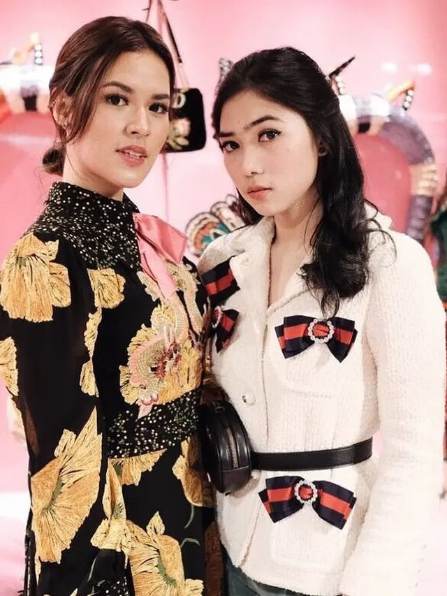 Potret Kedekatan Raisa dan Isyana Sarasvati (sumber: instagram/@isyanasarasvati)